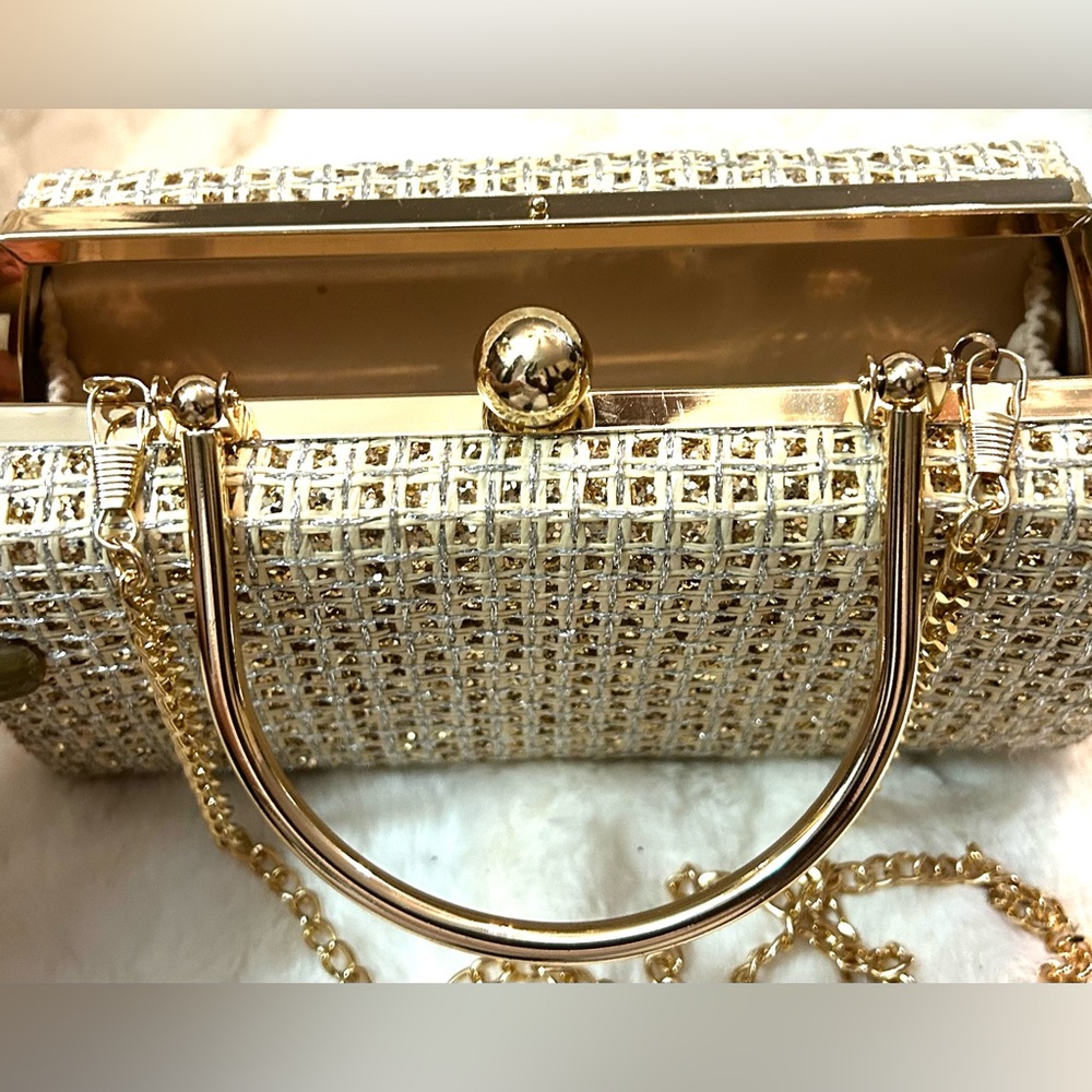 Elegant Handbag Clutch Purse with shiny Gold handle chain clasp - Picture 5 of 16